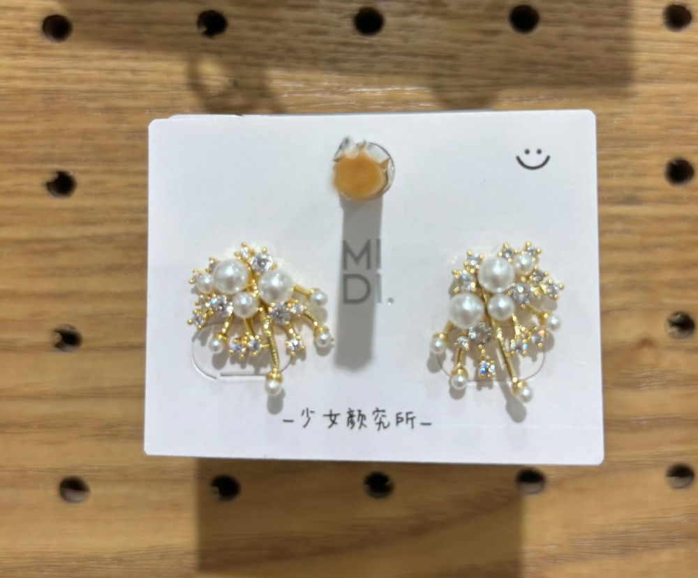 Light luxury Flash Pearl delicate earrings/mixed