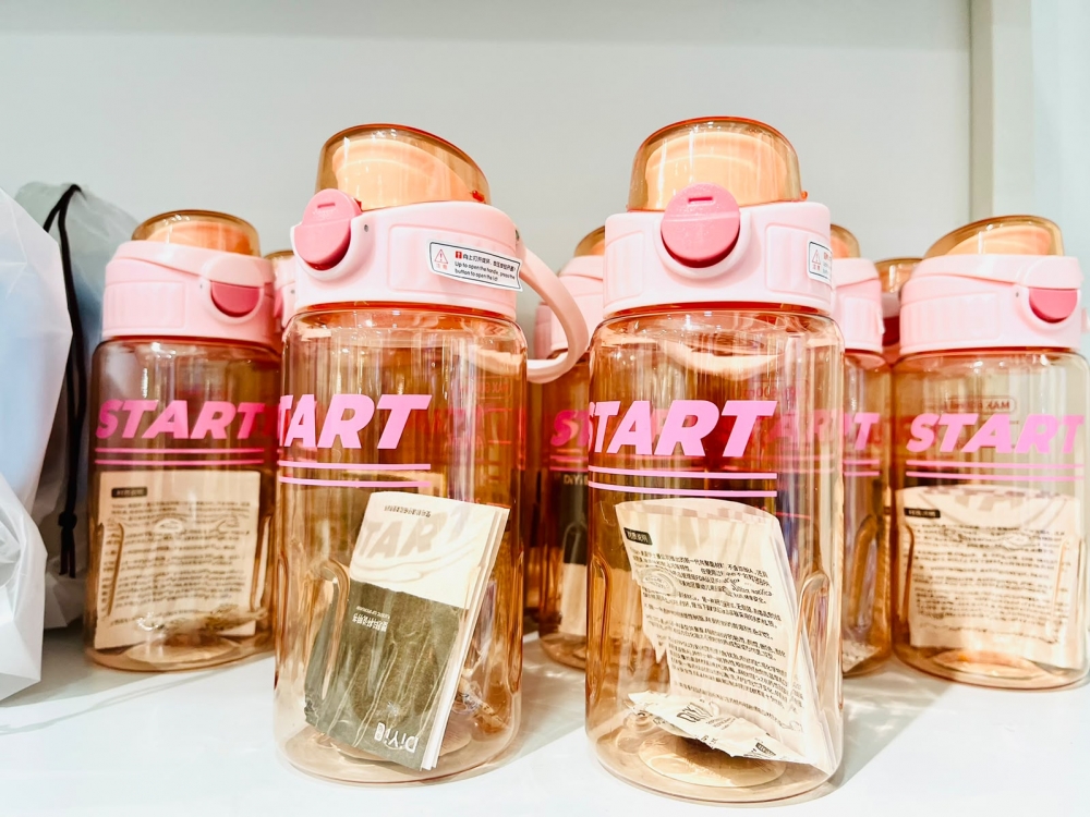 600 ml Minimalist English Letter Sports Bottle
