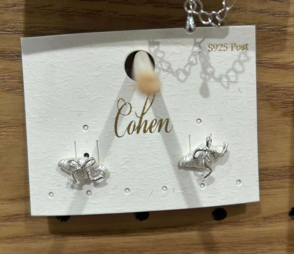 TN bow shell earrings