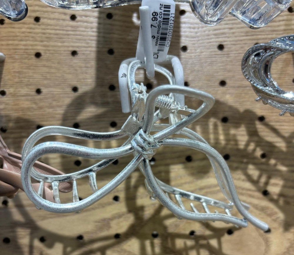 Ribbon three-dimensional bow metal grab clip