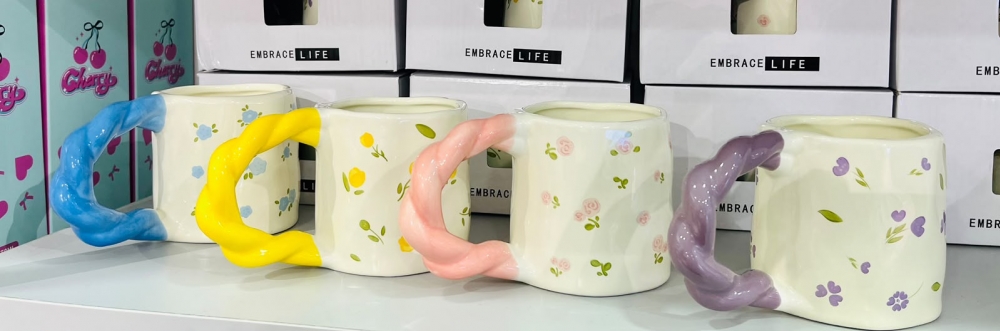 320 ml Fresh Floral Twisted Handle Ceramic Cup Assorted