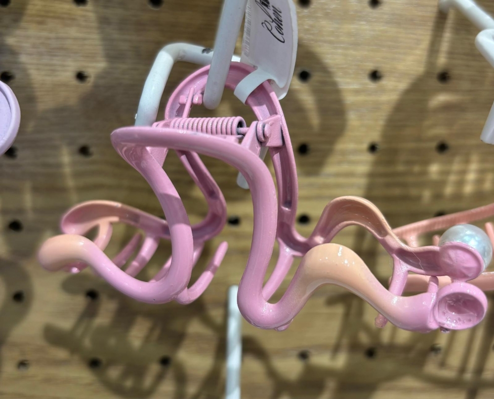 Alloy gradient wave pearl grip clip